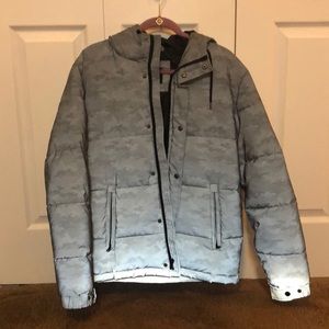 American Eagle mens puffer/snow jacket size small color gray kinda camo